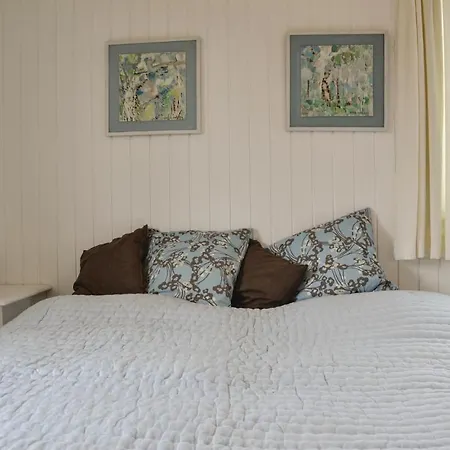 Three-bedroom Holiday In בית נופש